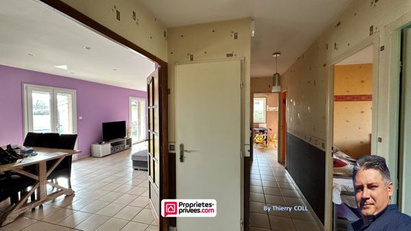 Maison 240 M² Saint Priest 7 pièce(s) Piscine