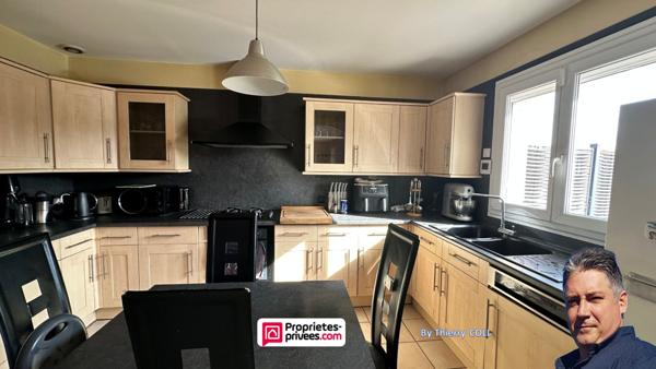 Maison 240 M² Saint Priest 7 pièce(s) Piscine