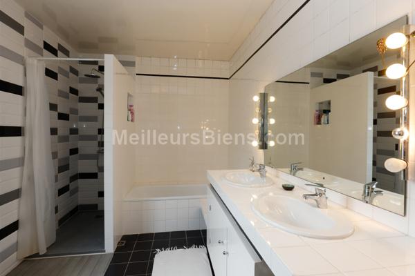 MAISON BOURGEOISE XIXème CATHEDRALE, 5 CHAMBRES, BUREAU, JARDIN ET 2 STATIONNEMENTS