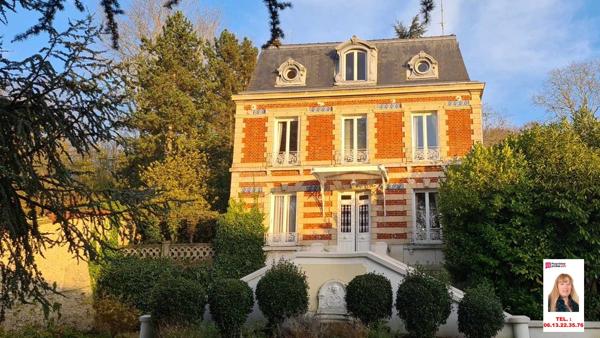 Chaumont en Vexin - Maison de Maître du 19ème de 210 m2 - 4 chambres - un ascenseur  qui permet accéder à tous les étages - cave et bâtiments - sur 2.957 m2 de parc arboré - Prix : 545.400