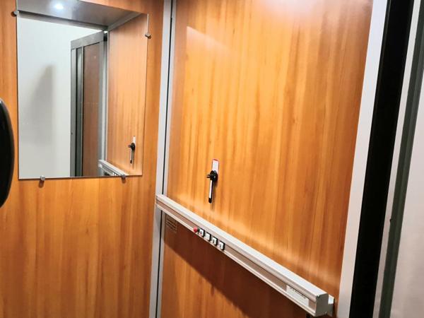 Chaumont en Vexin - Maison de Maître du 19ème de 210 m2 - 4 chambres - un ascenseur  qui permet accéder à tous les étages - cave et bâtiments - sur 2.957 m2 de parc arboré - Prix : 545.400