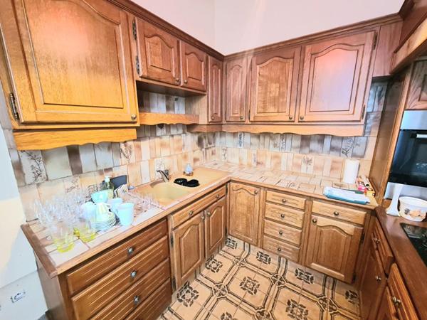 Chaumont en Vexin - Maison de Maître du 19ème de 210 m2 - 4 chambres - un ascenseur  qui permet accéder à tous les étages - cave et bâtiments - sur 2.957 m2 de parc arboré - Prix : 545.400