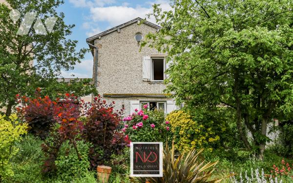 MAISON EN PIERRE AU CENTRE DE BRINDAS