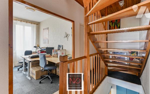 MAISON EN PIERRE AU CENTRE DE BRINDAS