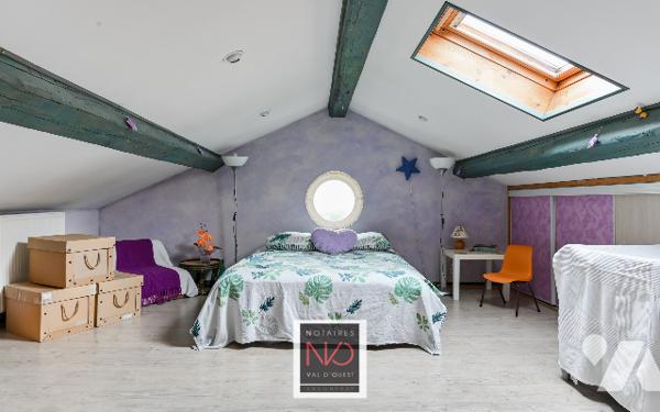 MAISON EN PIERRE AU CENTRE DE BRINDAS