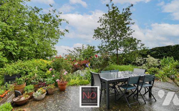 MAISON EN PIERRE AU CENTRE DE BRINDAS