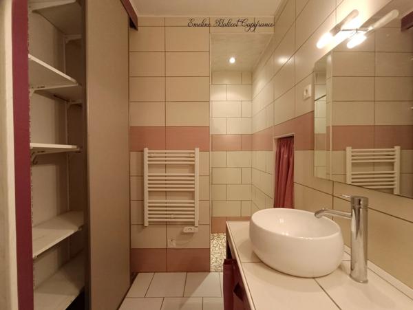 🏡 Maison en pierre 140 m² + jardin – 289 000 €