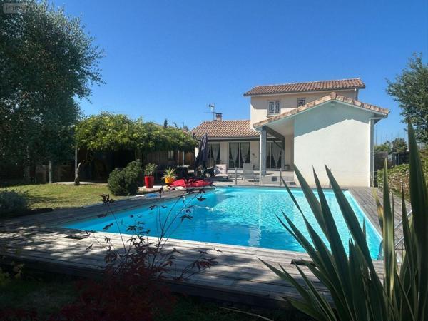 Maison individuelle à vendre à Blanquefort en Gironde (33290), ref : 032/1684   
Proche centre