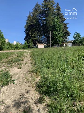 Votre agence vous propose un terrain constructible à AMILLY 45200 Quartier Antibes proche de tous commerces.