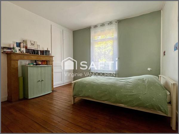 Maison de ville mitoyenne – 3 chambres – Cour