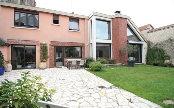 Maison à vendre    7 pièces •  Méréville