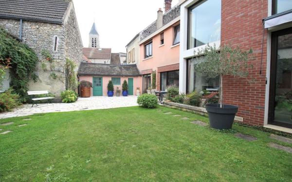 Maison à vendre    7 pièces •  Méréville