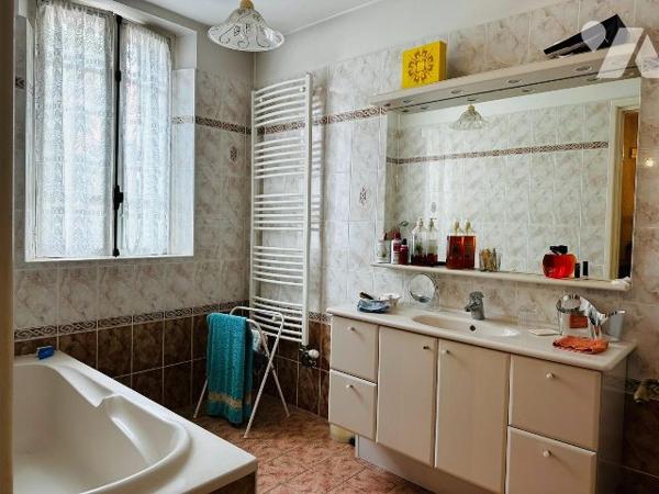 Centre ville - Maison de ville - 4 pièces - jardinet