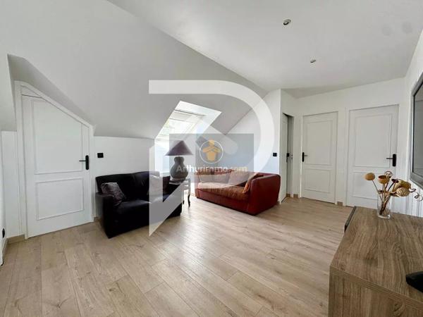 Vente                                                      Maison
                        
                     8 pièces                      218 m2                     à Villennes-sur-Seine