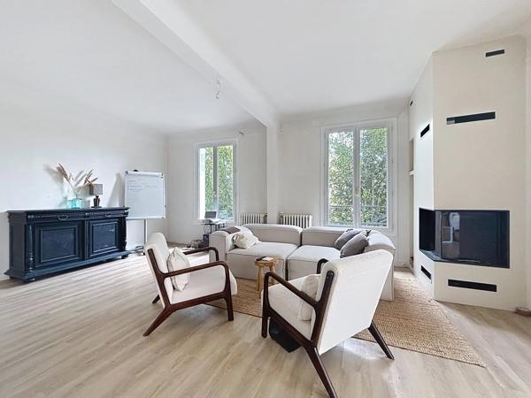 Vente                                                      Maison de village
                        
                     9 pièces                      178 m2                     à Brunoy