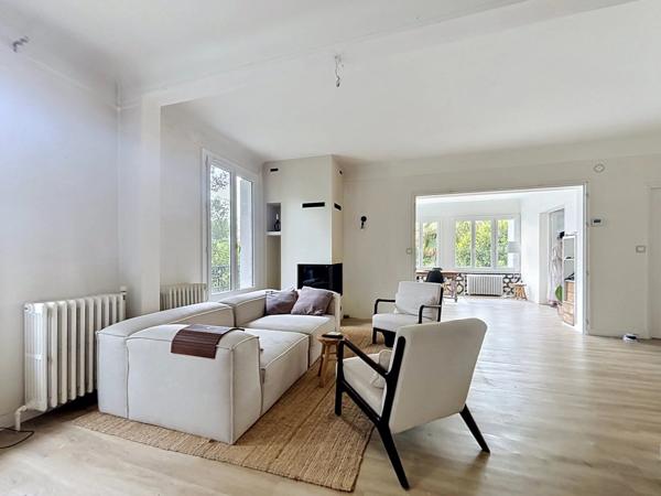 Vente                                                      Maison de village
                        
                     9 pièces                      178 m2                     à Brunoy