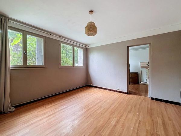 Vente                                                      Maison de village
                        
                     9 pièces                      178 m2                     à Brunoy