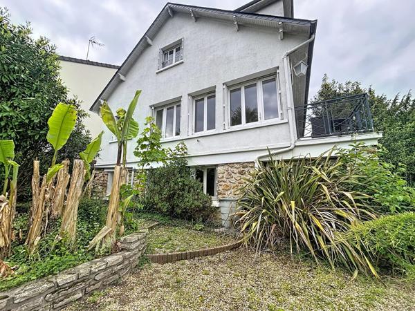 Vente                                                      Maison de village
                        
                     9 pièces                      178 m2                     à Brunoy