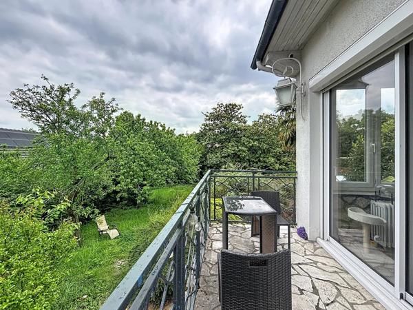 Vente                                                      Maison de village
                        
                     9 pièces                      178 m2                     à Brunoy