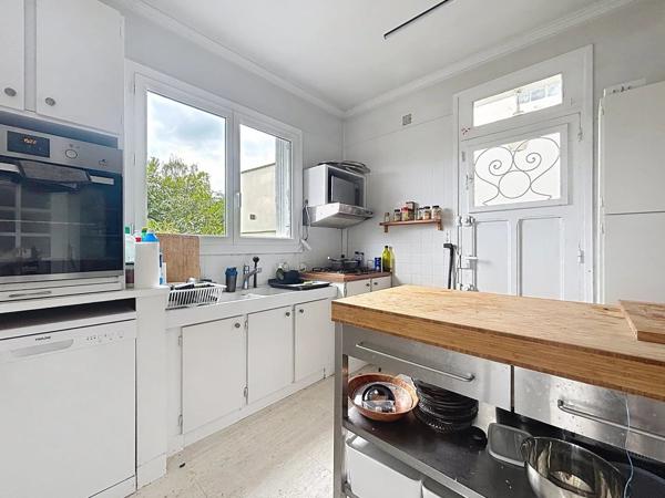 Vente                                                      Maison de village
                        
                     9 pièces                      178 m2                     à Brunoy