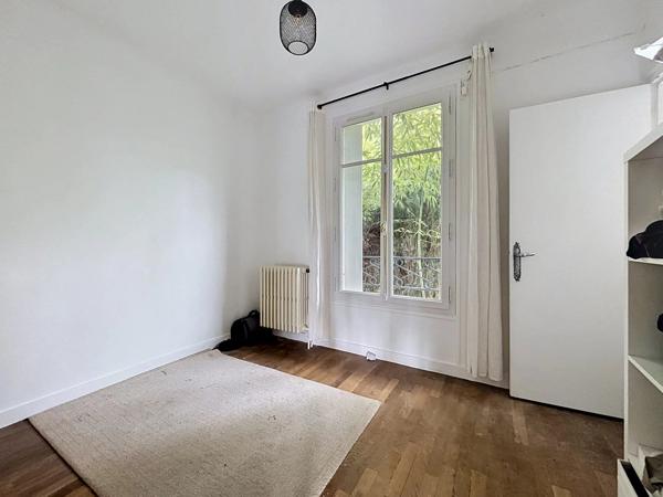 Vente                                                      Maison de village
                        
                     9 pièces                      178 m2                     à Brunoy