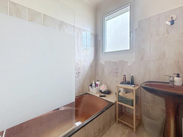 Vente                                                      Maison de village
                        
                     9 pièces                      178 m2                     à Brunoy