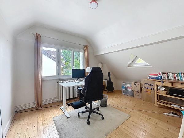 Vente                                                      Maison de village
                        
                     9 pièces                      178 m2                     à Brunoy
