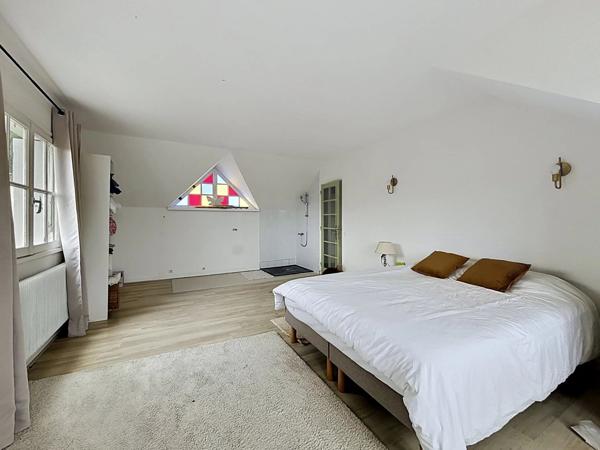 Vente                                                      Maison de village
                        
                     9 pièces                      178 m2                     à Brunoy