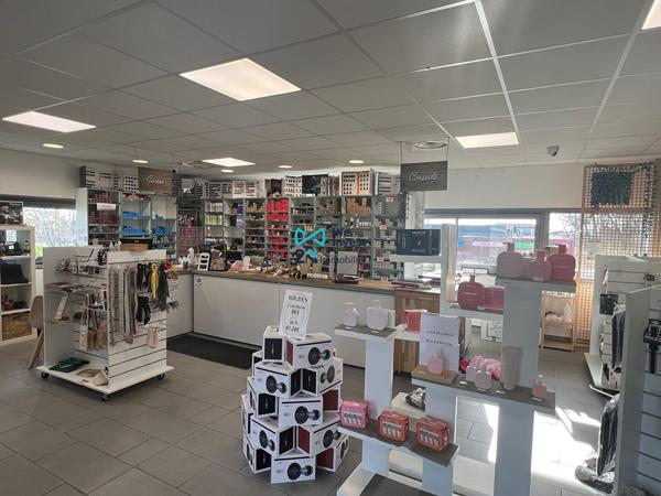 Fonds de commerce - Grossiste en produits de coiffure et cosmétiques - 135 m²