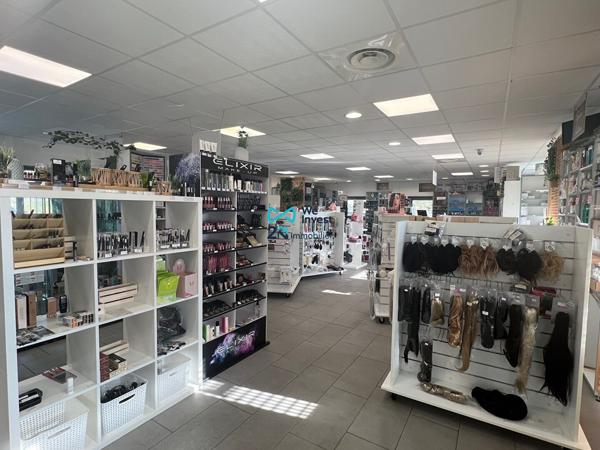 Fonds de commerce - Grossiste en produits de coiffure et cosmétiques - 135 m²