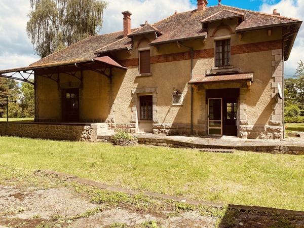 Ancienne gare habitable de suite 158 900 € H.A.I.*