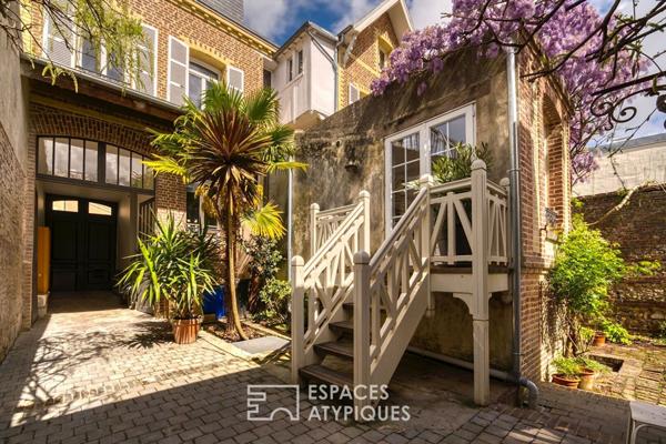 Ancien relais de poste rénové en centre ville et en bord de rivière.