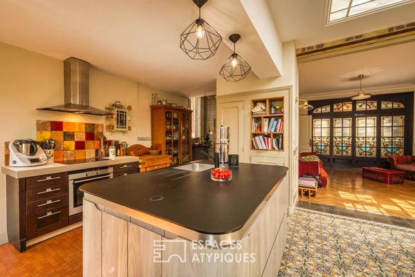 Ancien relais de poste rénové en centre ville et en bord de rivière.