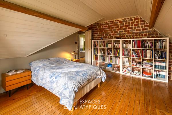 Ancien relais de poste rénové en centre ville et en bord de rivière.