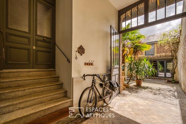 Ancien relais de poste rénové en centre ville et en bord de rivière.