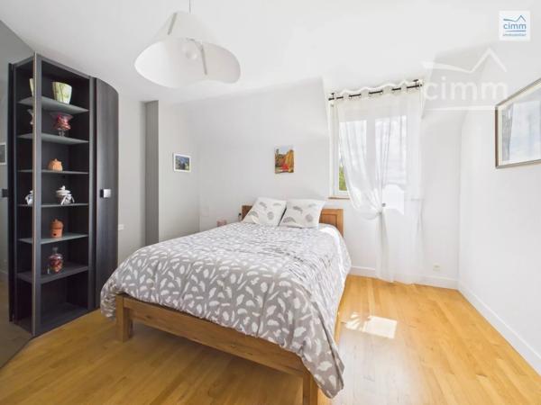 Cimm Immobilier Bréal-sous-Montfort vous présente cette longère entièrement rénovée.