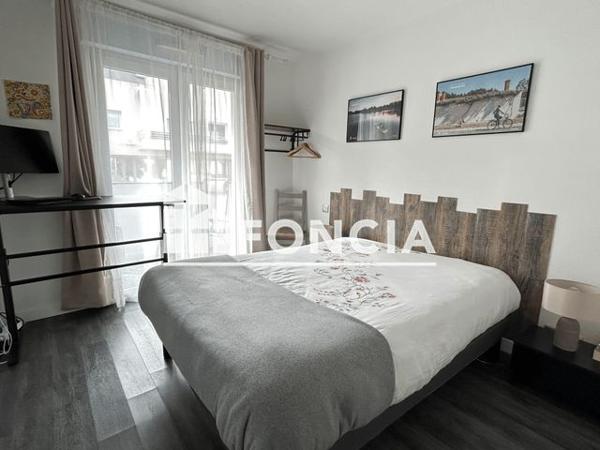 Location Appartement meublé 2 pièces 40.1 m² - RUE DE LA SOLE La Rochelle 17000