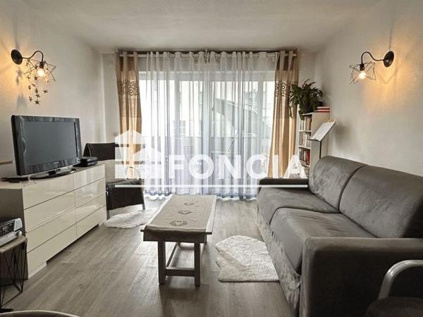 Location Appartement meublé 2 pièces 40.1 m² - RUE DE LA SOLE La Rochelle 17000