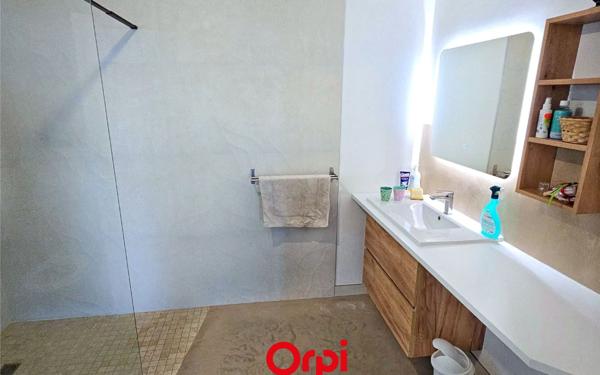 Maison à vendre    5 pièces • 143,40 m2 Saint-Leu