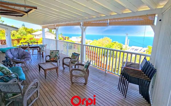 Maison à vendre    5 pièces • 143,40 m2 Saint-Leu