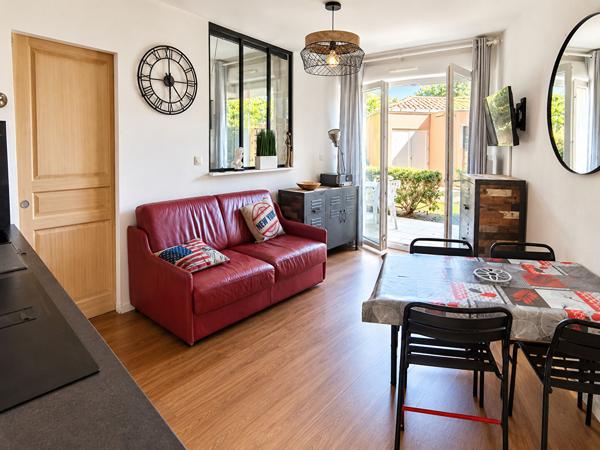 Appartement T3 rénové proche port de plaisance des Sables, parking, piscine