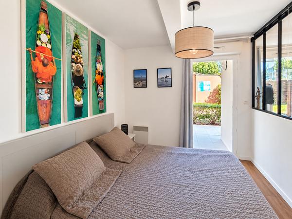 Appartement T3 rénové proche port de plaisance des Sables, parking, piscine