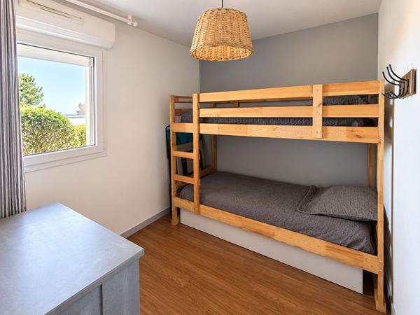 Appartement T3 rénové proche port de plaisance des Sables, parking, piscine