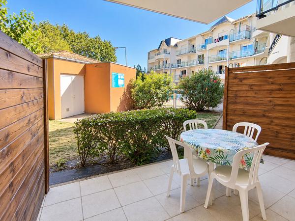 Appartement T3 rénové proche port de plaisance des Sables, parking, piscine