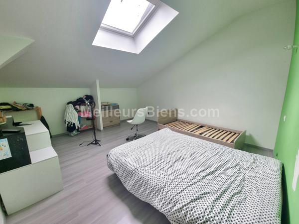 Maison en pierre avec jardin