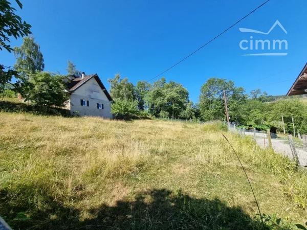 🌿 Terrain constructible de 858 m² à Theys (38570) – Libre de constructeur 🏡