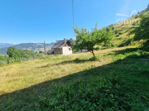 🌿 Terrain constructible de 858 m² à Theys (38570) – Libre de constructeur 🏡
