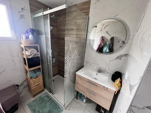 Maison de plain-pieds de 80 m²-3 chambres-397 m²