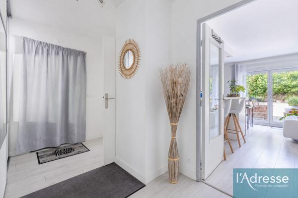 Appartement 2 pièces de 54m² entièrement refait avec extérieur