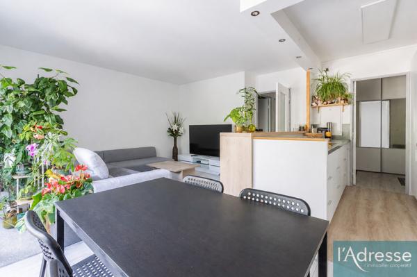 Appartement 2 pièces de 54m² entièrement refait avec extérieur